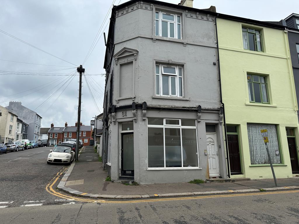 Lot: 104 - GROUND FLOOR OFFICE FOR INVESTMENT - Front elevation showing ground floor dual aspect office